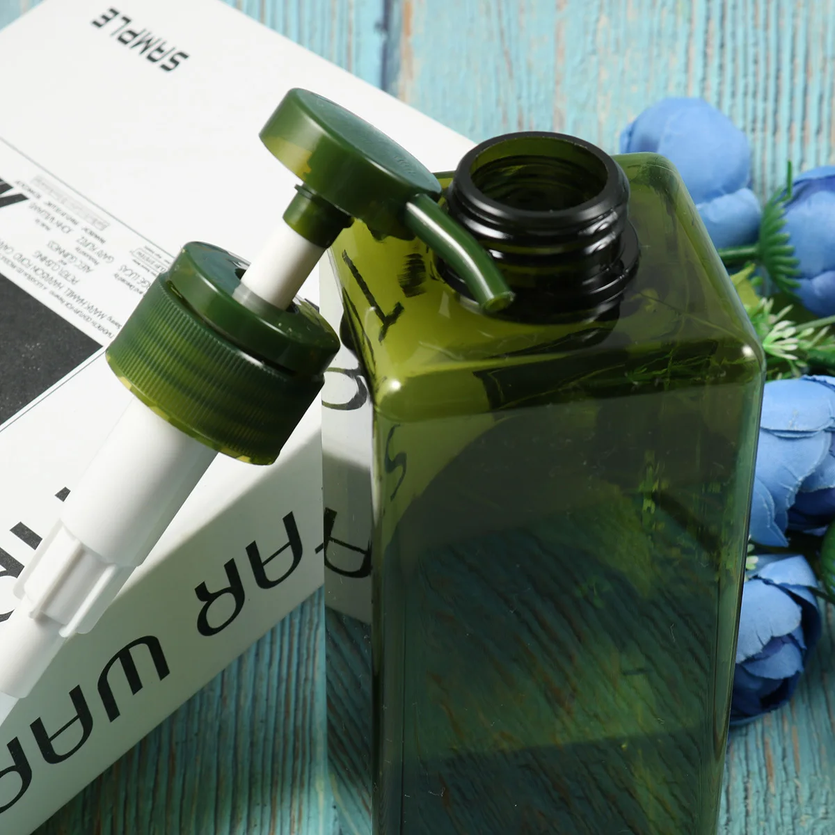 

Large Capacity Transparent Square Lotion Bottle Dark Dispenser Carrying Soap Shampoo Shower Gel Transparent Empty