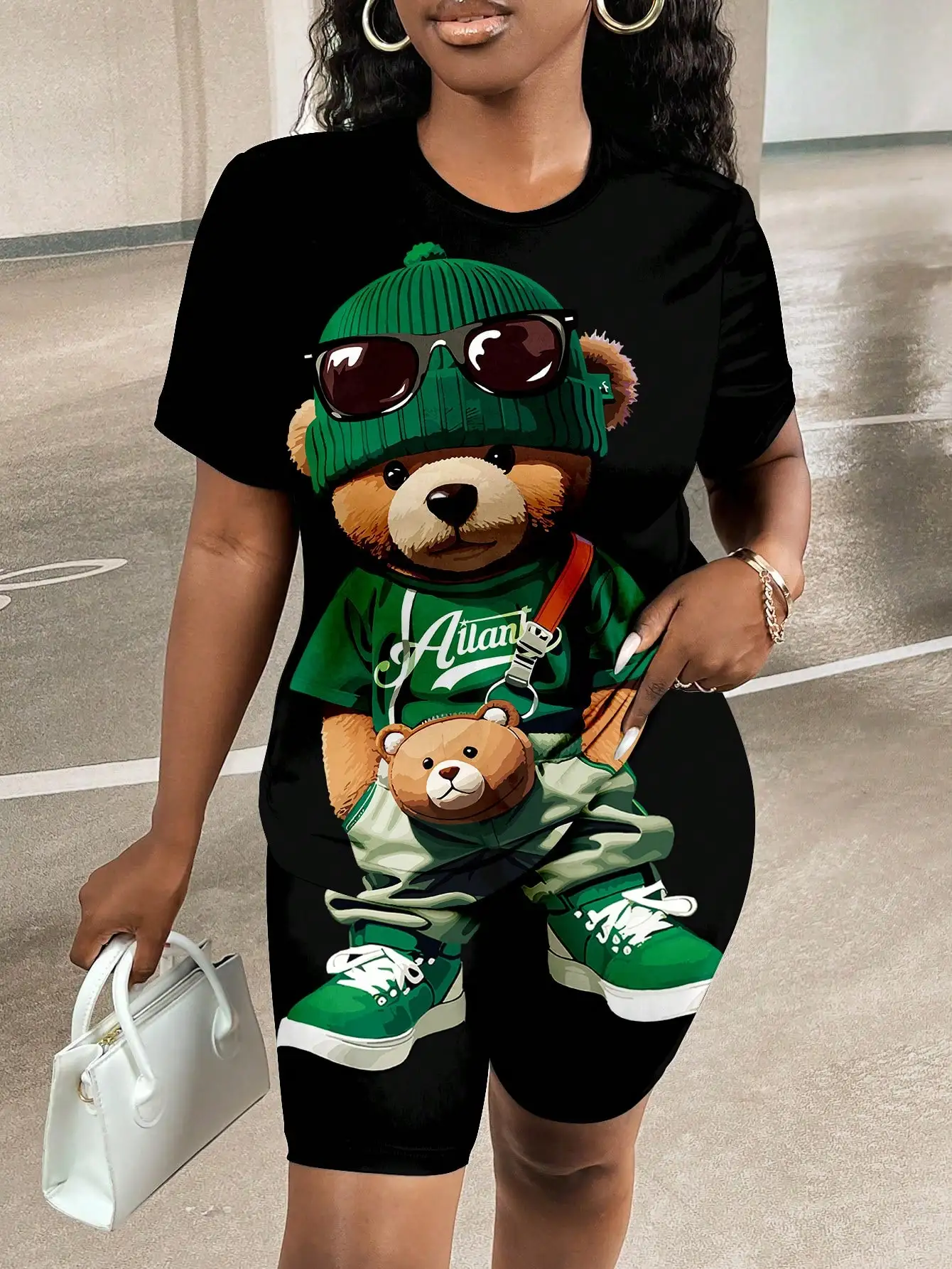 

Женский повседневный комплект из футболки с коротким рукавом и шорт с принтом мультяшного медведя для летнего образа