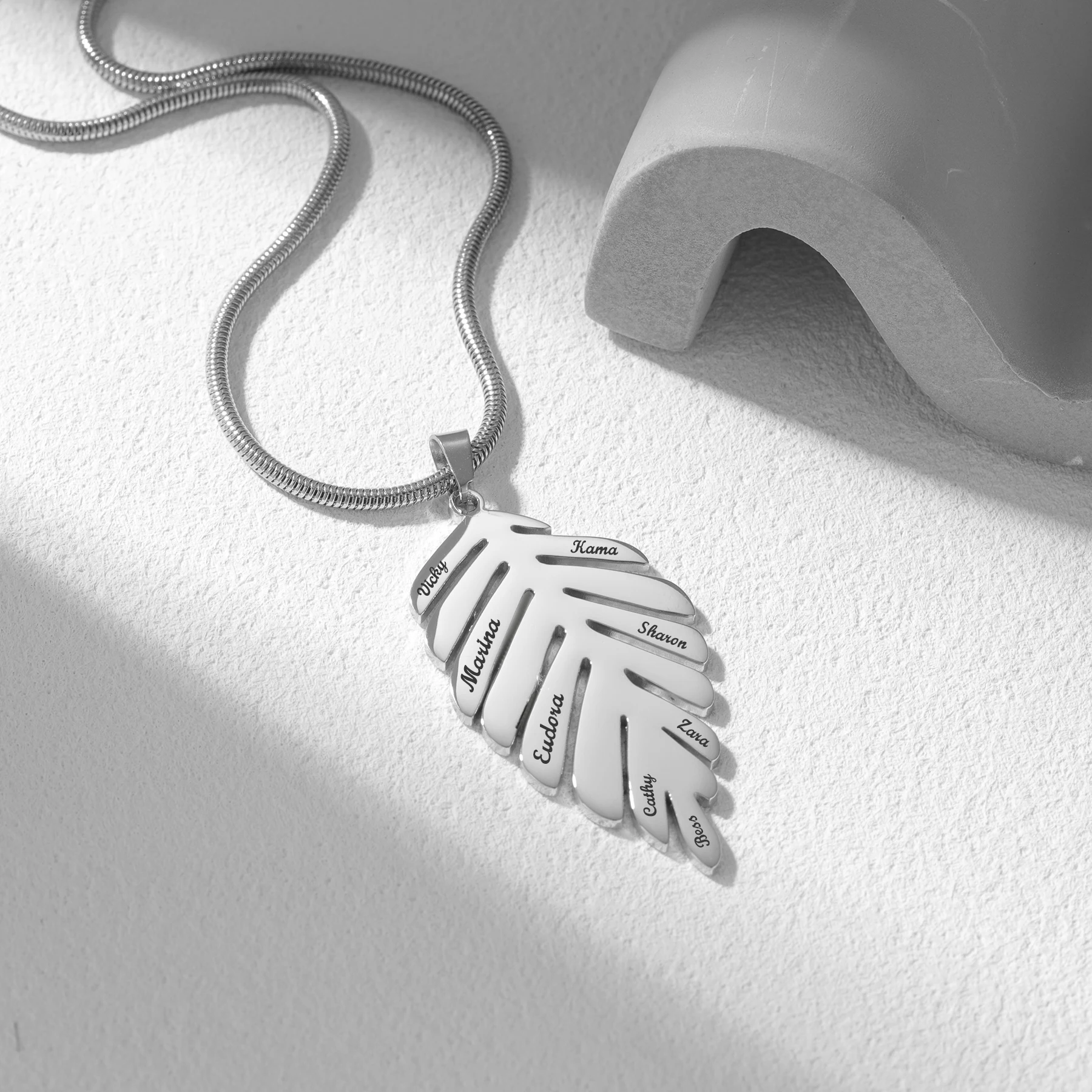 

Ожерелье с именем листьев на заказ, позолоченная цепочка в виде змеи, персонализированные имена на различных деталях, мемориальный семейный подарок для мамы, бабушки