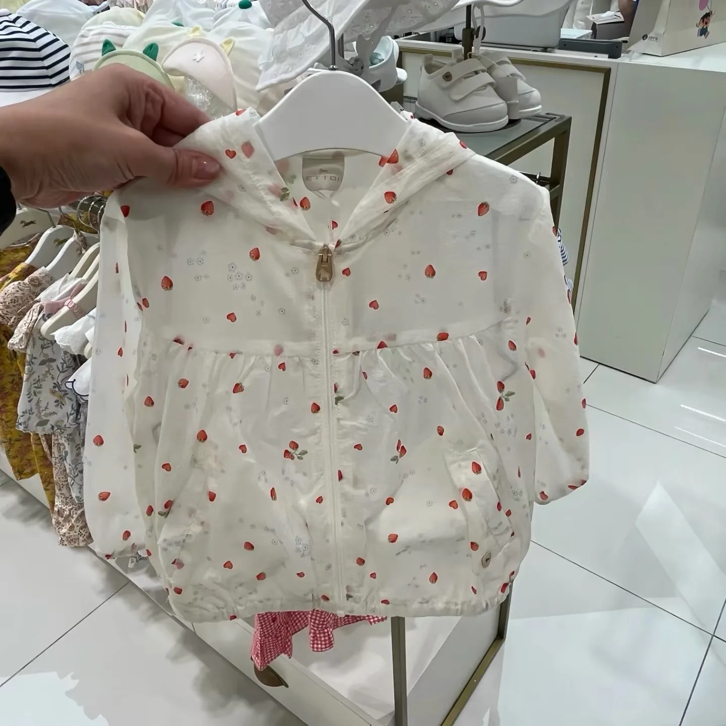 Cute Strawberry Hat Ultra-Thin Children's Sunscreen Coat Baby Girl's Summer Fashionable Jacket Sweet Air Conditioning Shirt