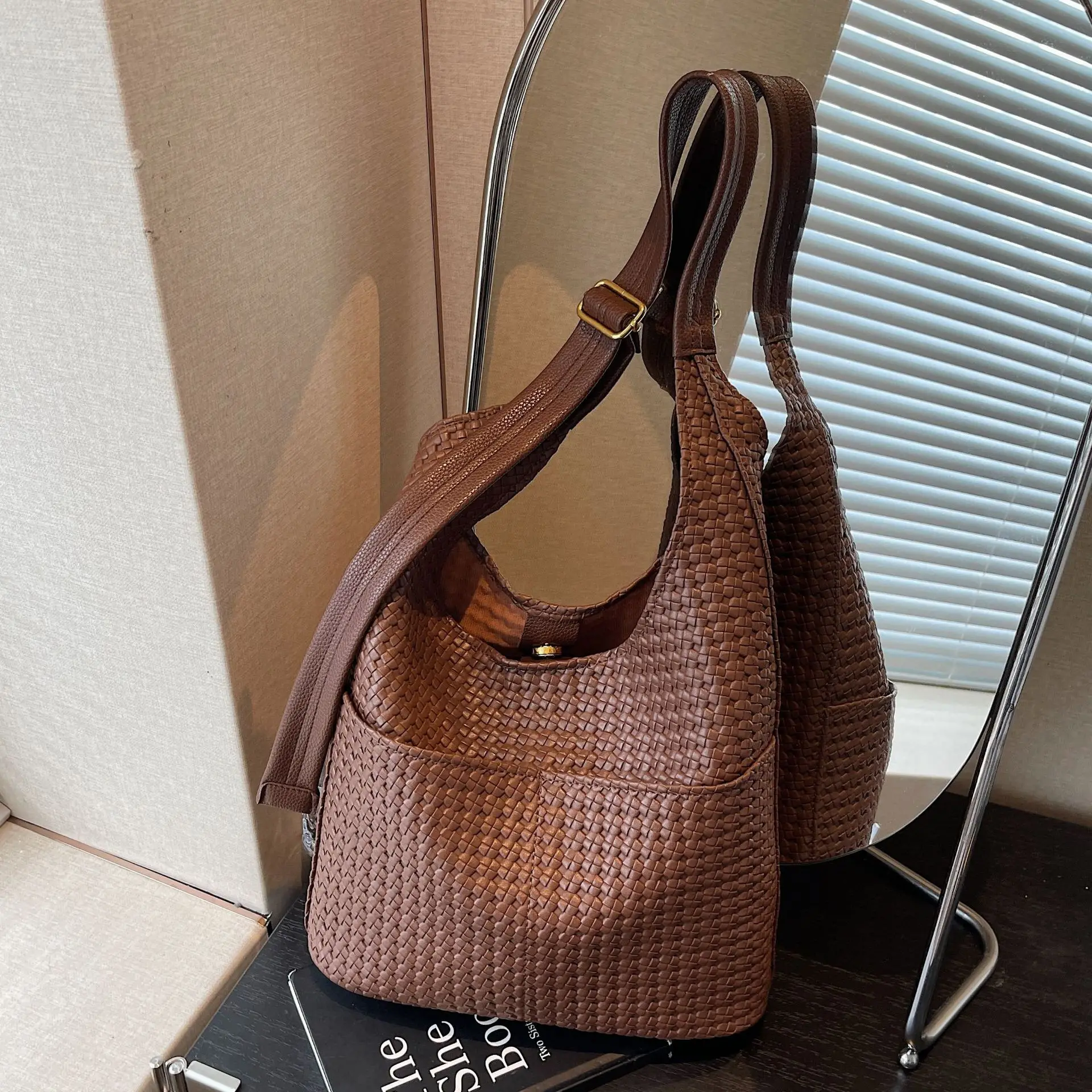 

2025Fall Winter Vintage Woven Bucket Tote Bag for Women Spacious Adjustable Crossbody Strap Shoulder Purse with Top Handle Work
