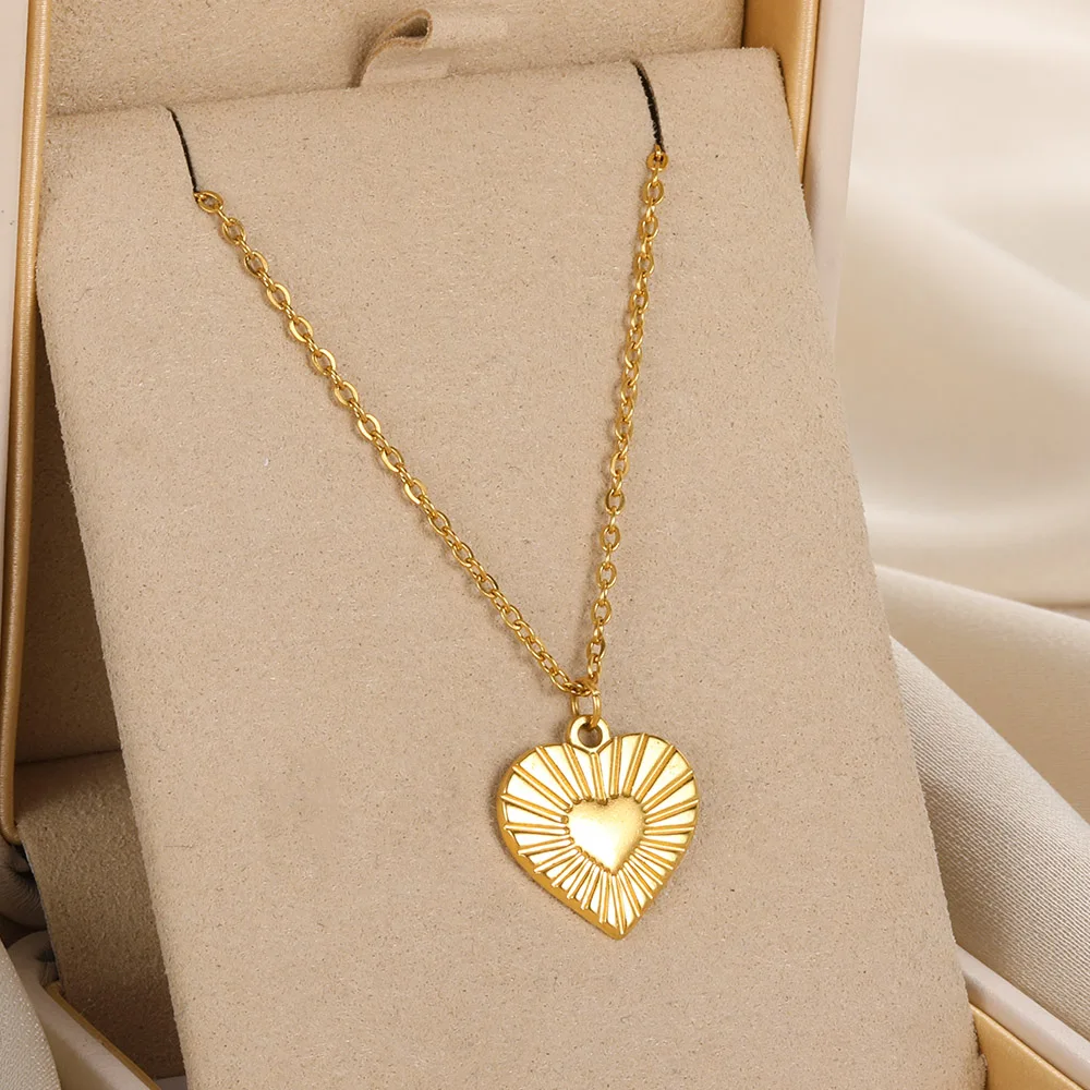 Stainless Steel Heart Pendant Necklaces For Women Fashion Butterfly Chain Geometric Round Pendant Necklace Party Gift Jewelry