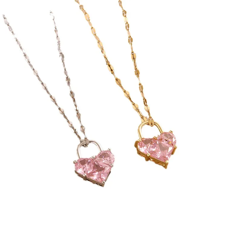 Ожерелье с розовым цирконом, кулон с женским драгоценным камнем в форме сердца и элегантным и компактным дизайном, цепочка на ключицу из титановой стали