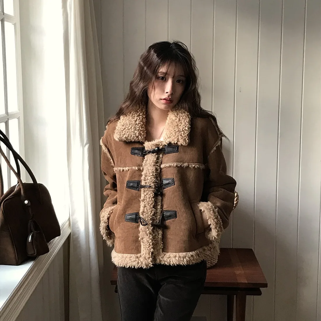 Winter Nieuwe Retro Knoop Leer En Bont Geïntegreerd Lamsbont Jaet Dames Hong Kong Sle Chic Thi Warme Trendy Top