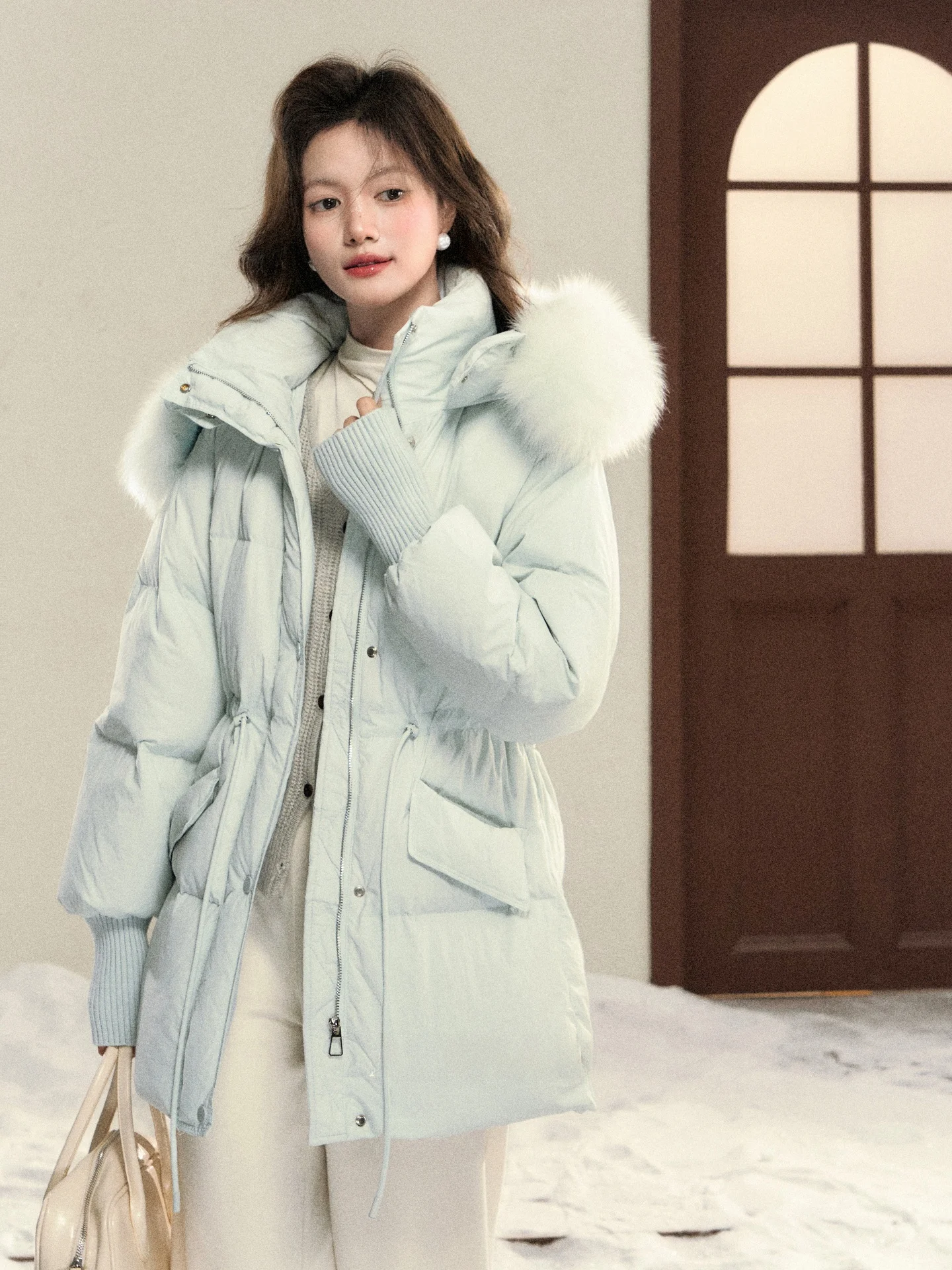 

Женская теплая куртка-пуховик South Deer 90 White Du с капюшоном и синим меховым воротником, свободного кроя, повседневная, стандартная посадка