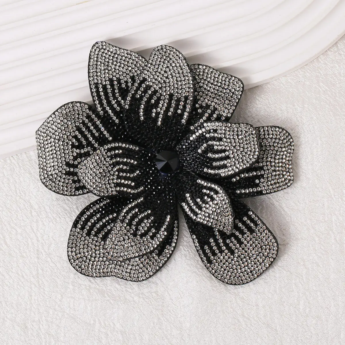 1 Stück Dreidimensionale Strass-Blumenapplikation Funkelnde DIY-Bastelzubehör Glitzernde Aufnäh-Applikation zur Verzierung – Detail 4