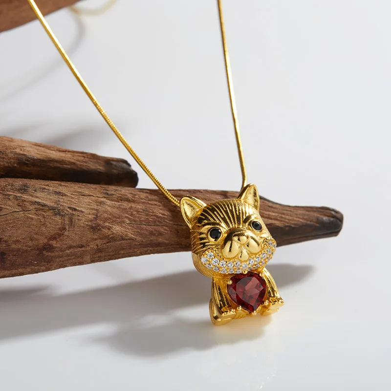 

Niche Design Lucky Cat Pendants925Silver Inlaid Natural Garnet Gemstone Necklace for Women, Versatile Collarbone Chain