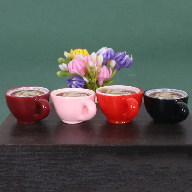 1 ชุด Miniature จําลองตุ๊กตาถ้วยกาแฟพร้อมจานรองช้อนบนโต๊ะอาหารสําหรับตุ๊กตาอุปกรณ์เสริมของเล่น