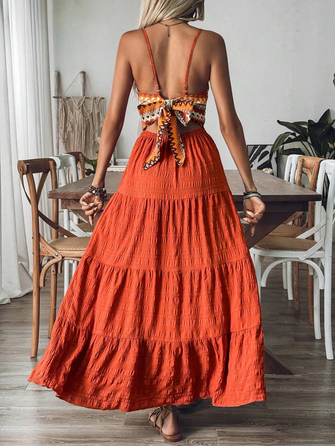 

Женское богемное многоярусное платье на тонких бретелях для летнего пляжного отдыха