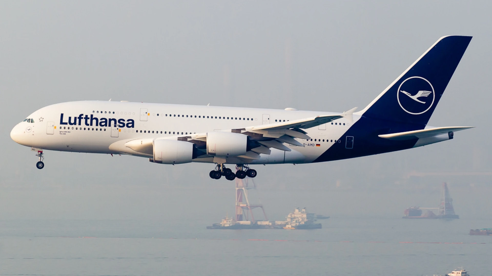 

New 46CM Scale Large Model Airplane Lufthansa A380 Plane Models Diecast airplane kids toys with LED Light for Collection or Gift