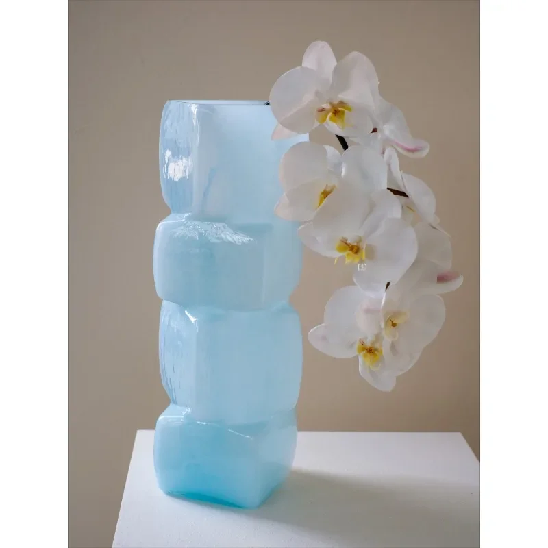 

Beautiful vase color Nordic niche high-end glazed glass soft entrance ornament