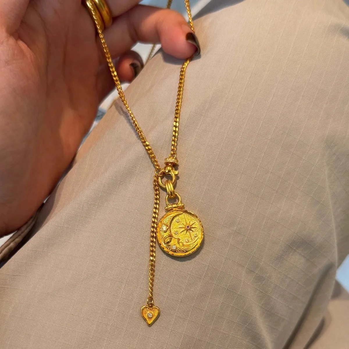 Retro relief pentagram moon necklace fashion light luxury frosted texture round collar chain exquisite banquet jewelry gift