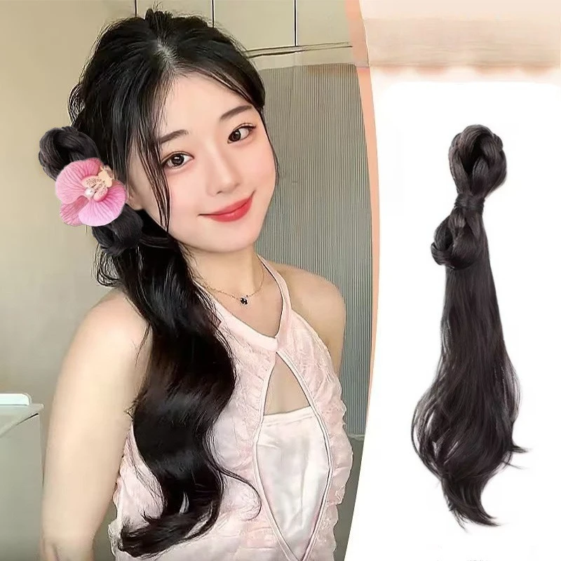 

Synthetic wig for women, made of synthetic fibers, with side-ponytail, braided pigtails, and large wave braid