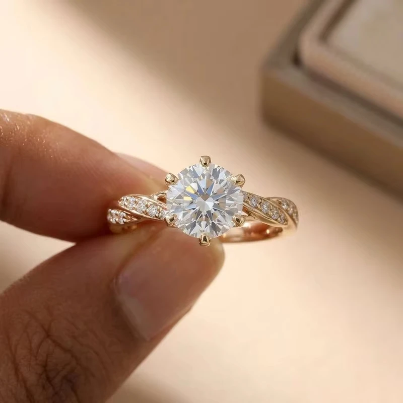 Jianjie Romantic Sparking Zirconia Rings for Women Fashion Wedding Gold Tone Twist Bridal Party Dazzling Jewelry Accessories