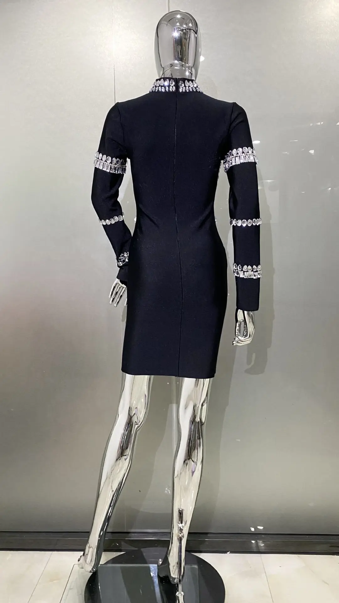 ชุดเดรสแบนเดจสั้นรัดรูปแขนยาวประดับคริสตัลขนาดใหญ่ ดีไซน์หรูหรา เหมาะสำหรับงานเลี้ยงตอนเย็น งานฉลองวันเกิด คุณภาพสูงสำหรับผู้หญิง