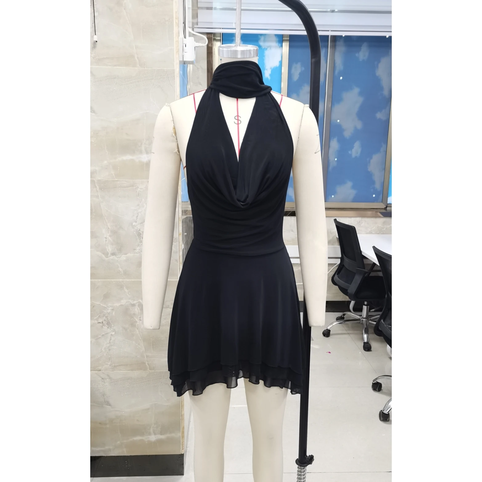 Feminino elegante halterneck mini vestido moda sem mangas sem costas cowl neck vestido de festa de verão com cinto praia