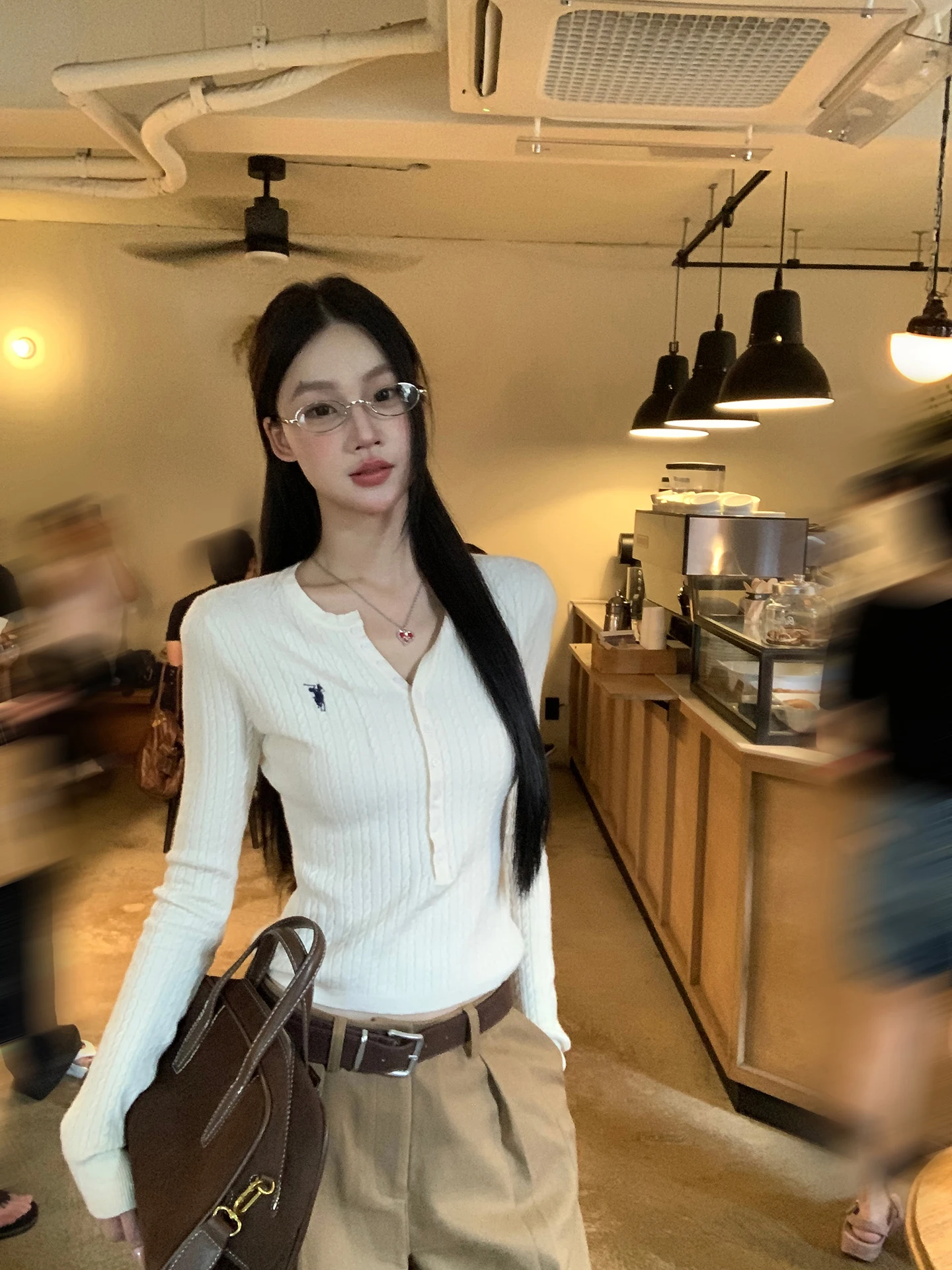 

Красный трикотаж знаменитостей, женский осенне-зимний длинный свек с v-образным вырезом, приталенный белый свитер, внутренняя одежда, Aosphere Sense Faionable