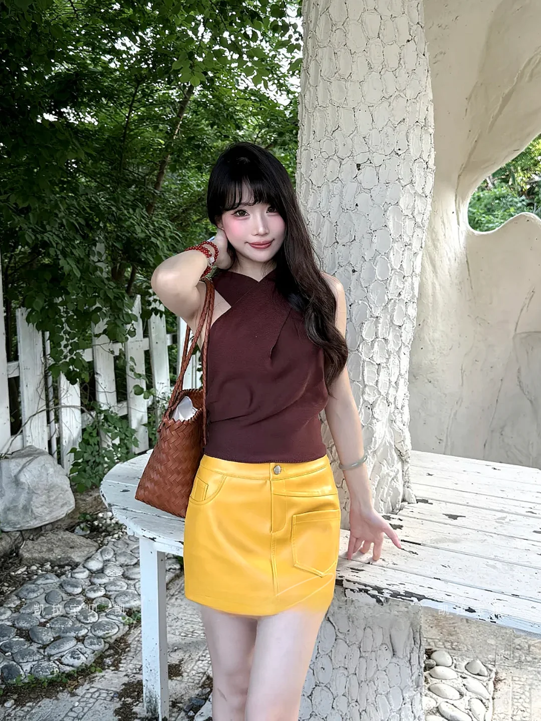 

Retro Yellow Glossy Leather Skirt Women's Mid-Thigh Slimming Short Skirt Spring 2026 High Waist Bodycon Skirt Ladies' Fashion