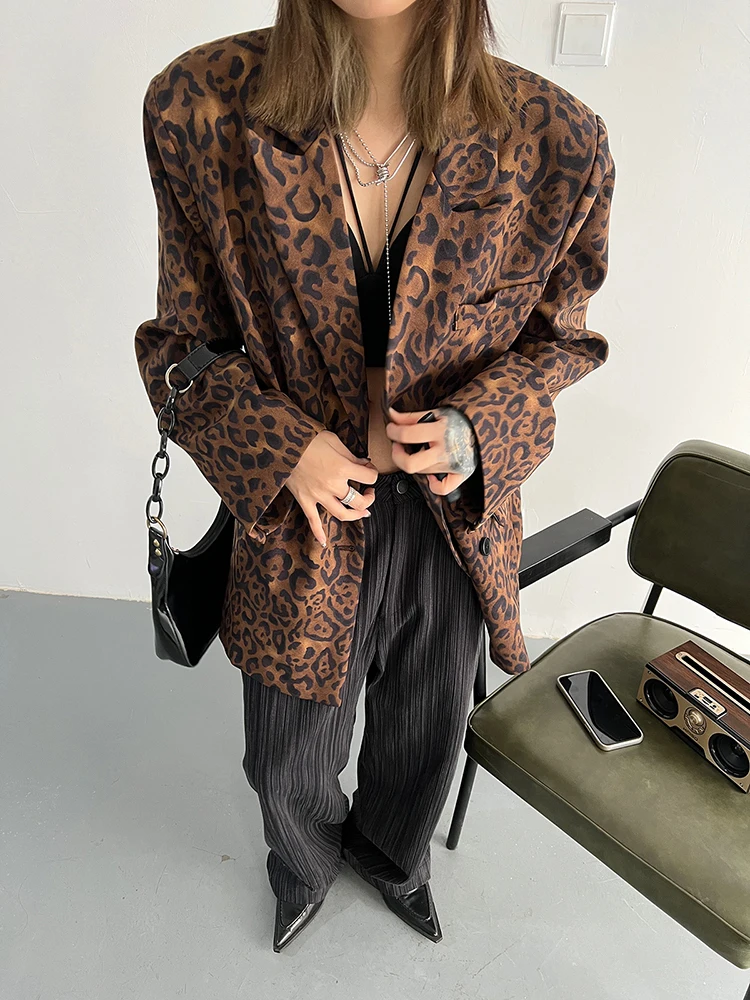 [EAM]  Women Leopard Print Big Size Casual Blazer New Lapel Long Sleeve Loose Fit Jacket Fashion Tide Spring Autumn 2024 1DF2518