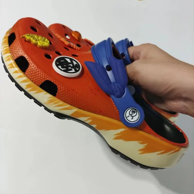 Nuevas zapatillas con agujeros de Dragon Ball, sandalias Frisa Sharu para adultos, zapatos de playa informales y cómodos, sandalias antideslizantes para exteriores