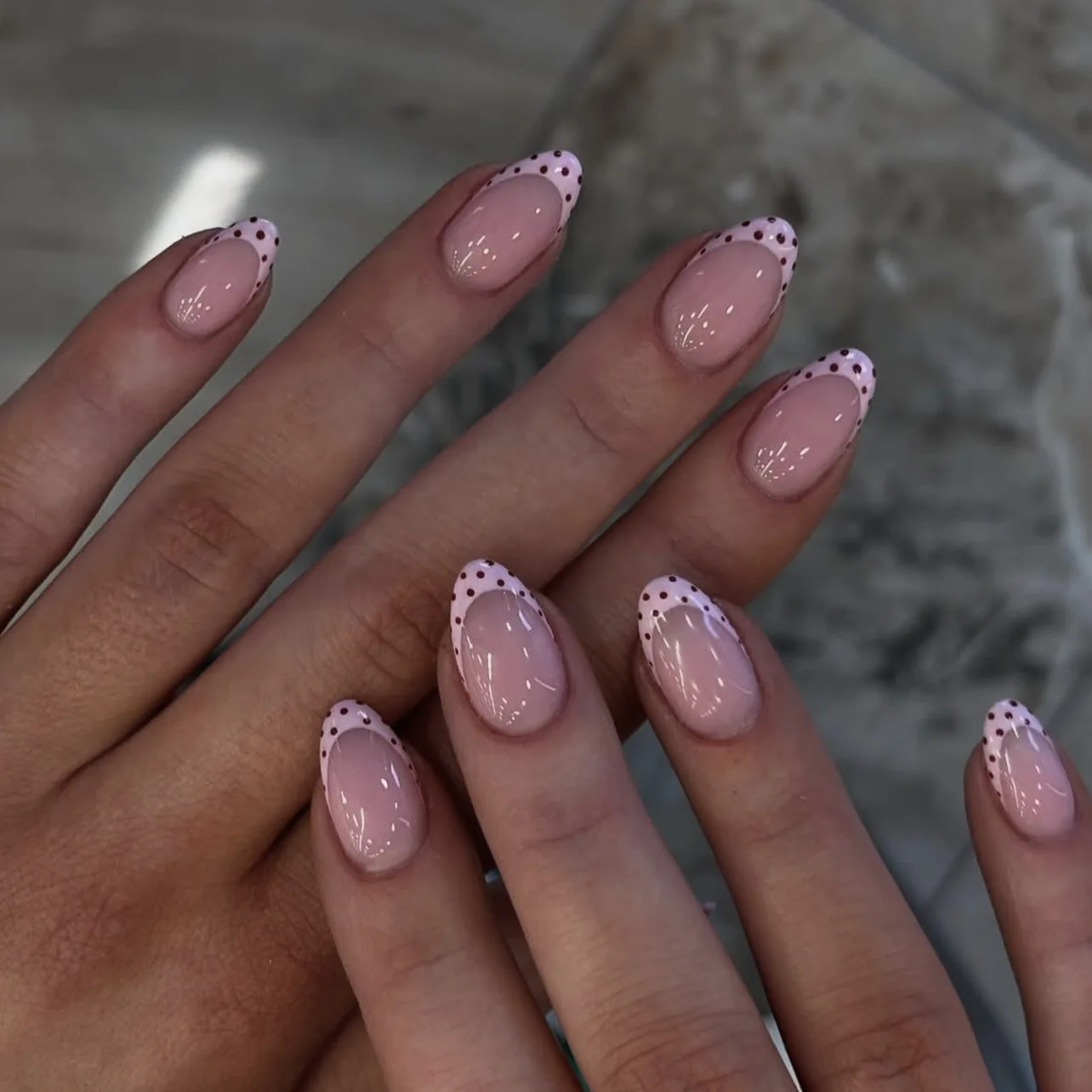 24pcs Simple Polka Dot French Fake Nails Press on Tips Short Oval False Nails Sets Nude Pink Manicure Finished Woman Detachable