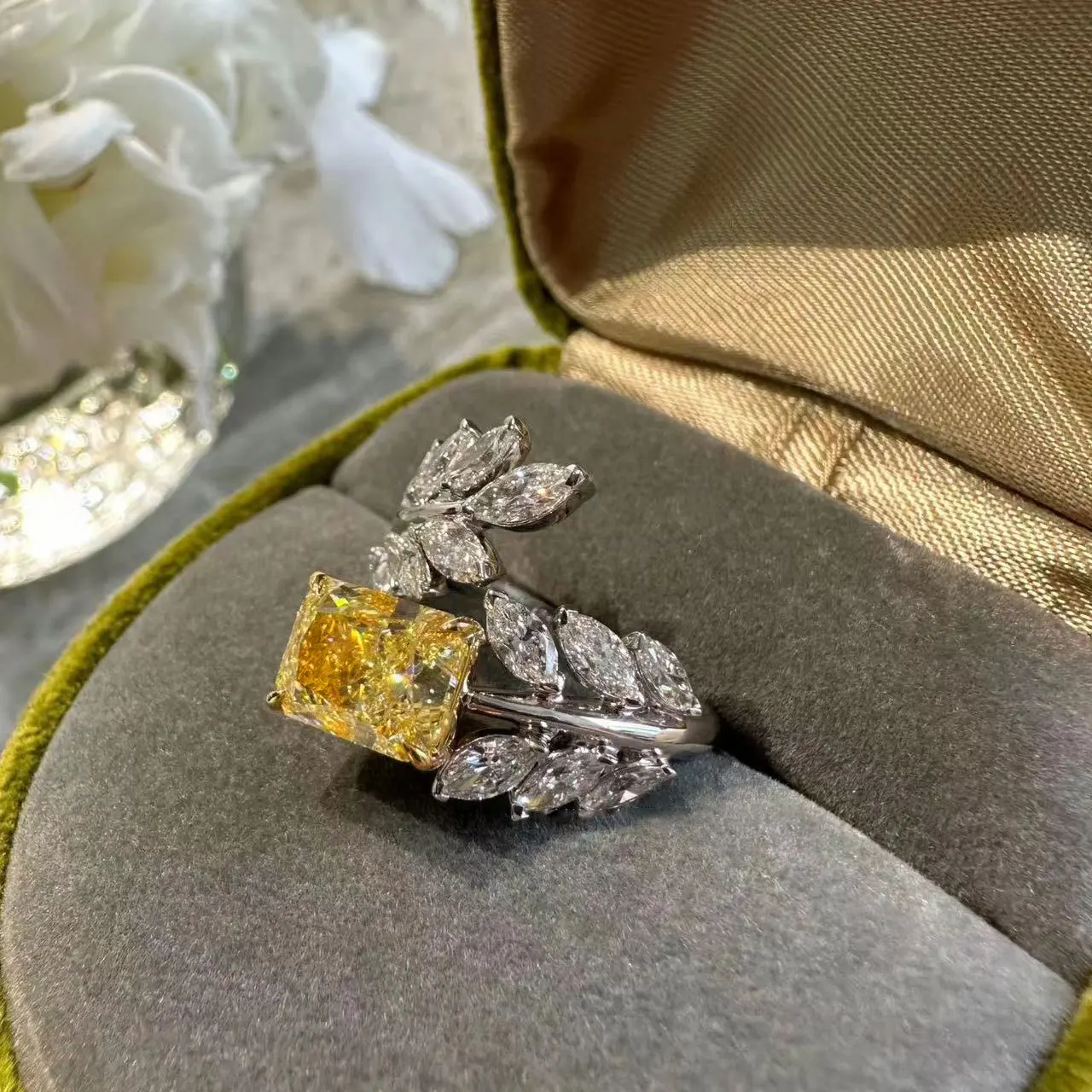 Women Fashion Jewelry Princess Cut Yellow Cubic Zirconia Leaf Ring 14K White Gold Plated Wedding Engagement Bride Banquet Ring