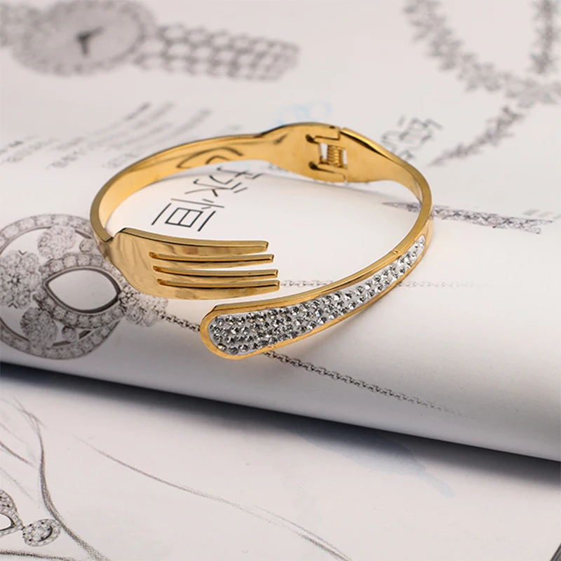 Creative fork and spoon-shaped bracelet, a light luxury hand ring with tableware design