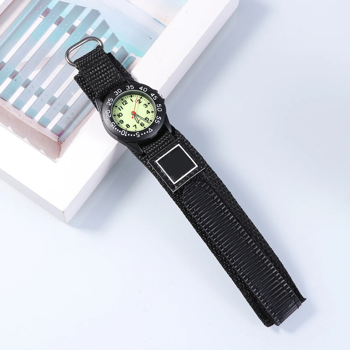 Watch Stylish Black Waterproof Quartz Wristwatch Nylon Band Suitable for Gifts and Souvenirs Watch for