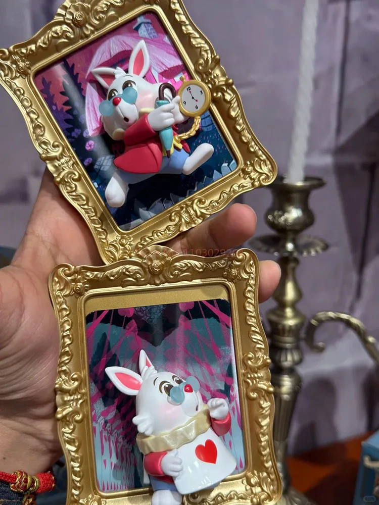 Miniso Disney Alice Art Gallery Series Blind Box Doll ملصق ثلاجة عصري قابل للجمع لتزيين اللعب