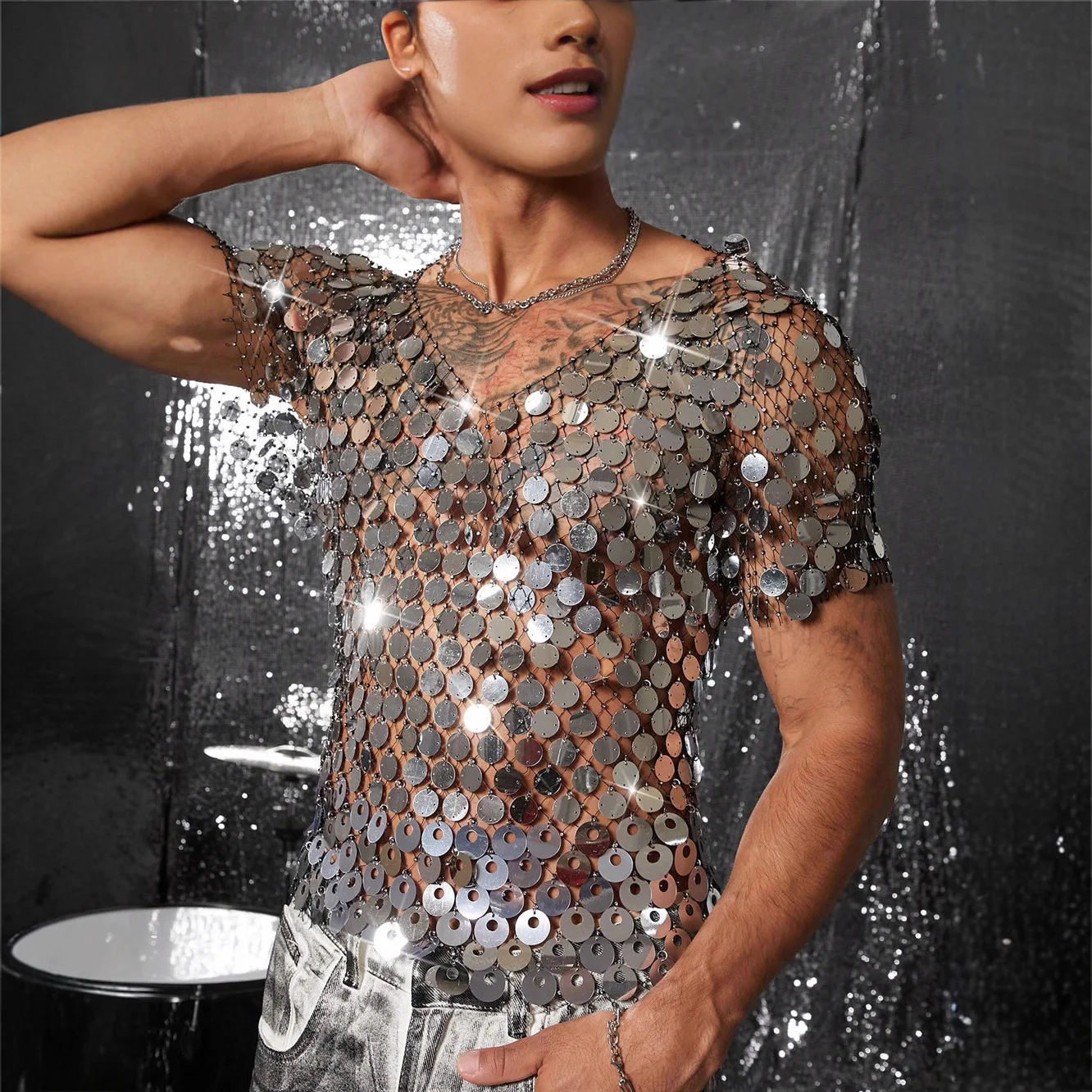 Herren-T-Shirt mit diamantbesetzten, durchsichtigen Pailletten-Mesh-Vertuschungen, europäische und amerikanische Mode, sexy Perlenausschnitt-T-Shirt