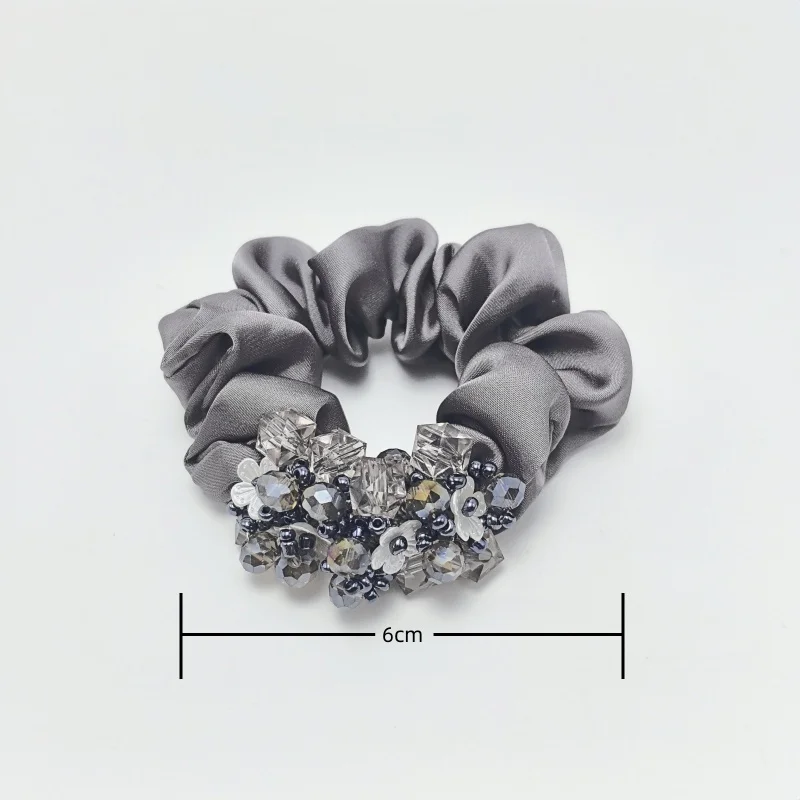 Neu eingetroffen: Luxuriöser Acryl-Blumen-Haargummi, Satin-Kristall-Pferdeschwanzhalter, modisches Haar-Accessoire für Damen – Detail 2
