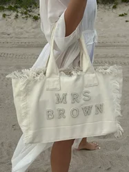 Borsa con frange personalizzata con borsa da sposa con perle borsa da damigella d'onore in tela borsa personalizzata per la festa nuziale personalizzata Mrs Bags regalo per la luna di miele