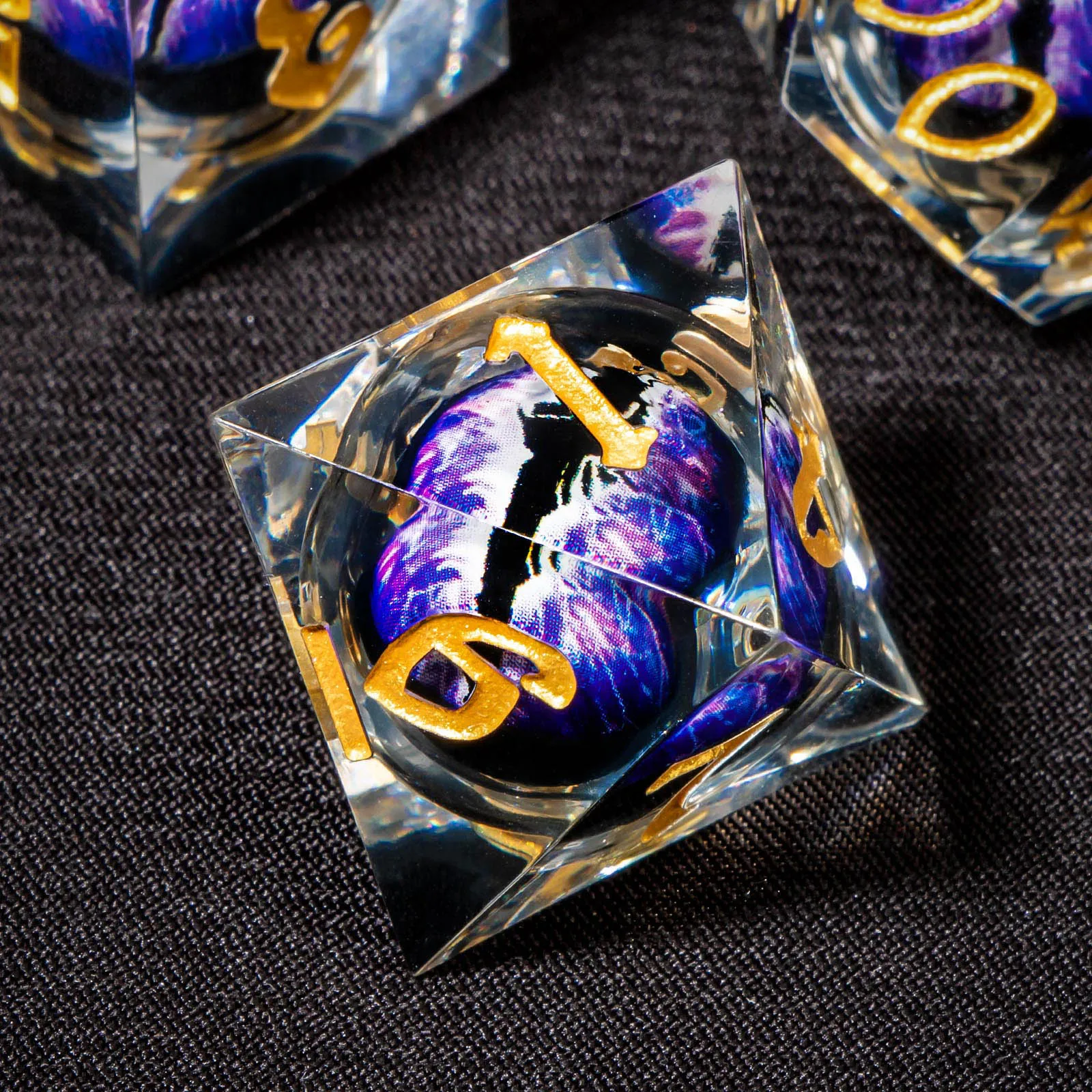 7피스 DND 액체 주사위 세트 날카로운 가장자리가 있는 수제 디자이너 수지 주사위, 던전 및 드래곤 RPG 탁상 게임에 적합