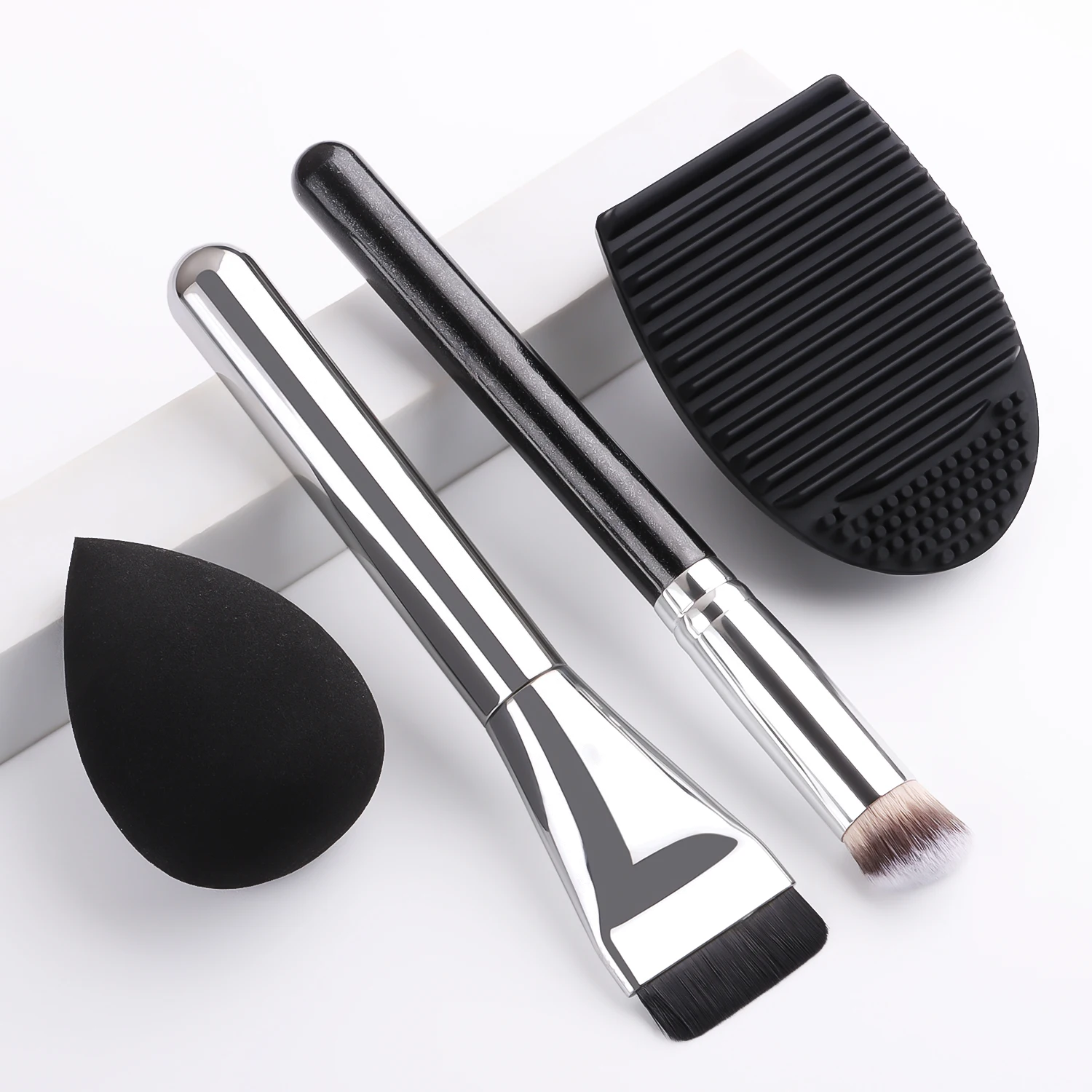 Ultradünne Foundation-Pinsel, Make-up-Mischpalette mit Spachtel, flacher Gesichtskonturpinsel, kosmetischer Puff-Mixer, Beauty-Make-up-Tools