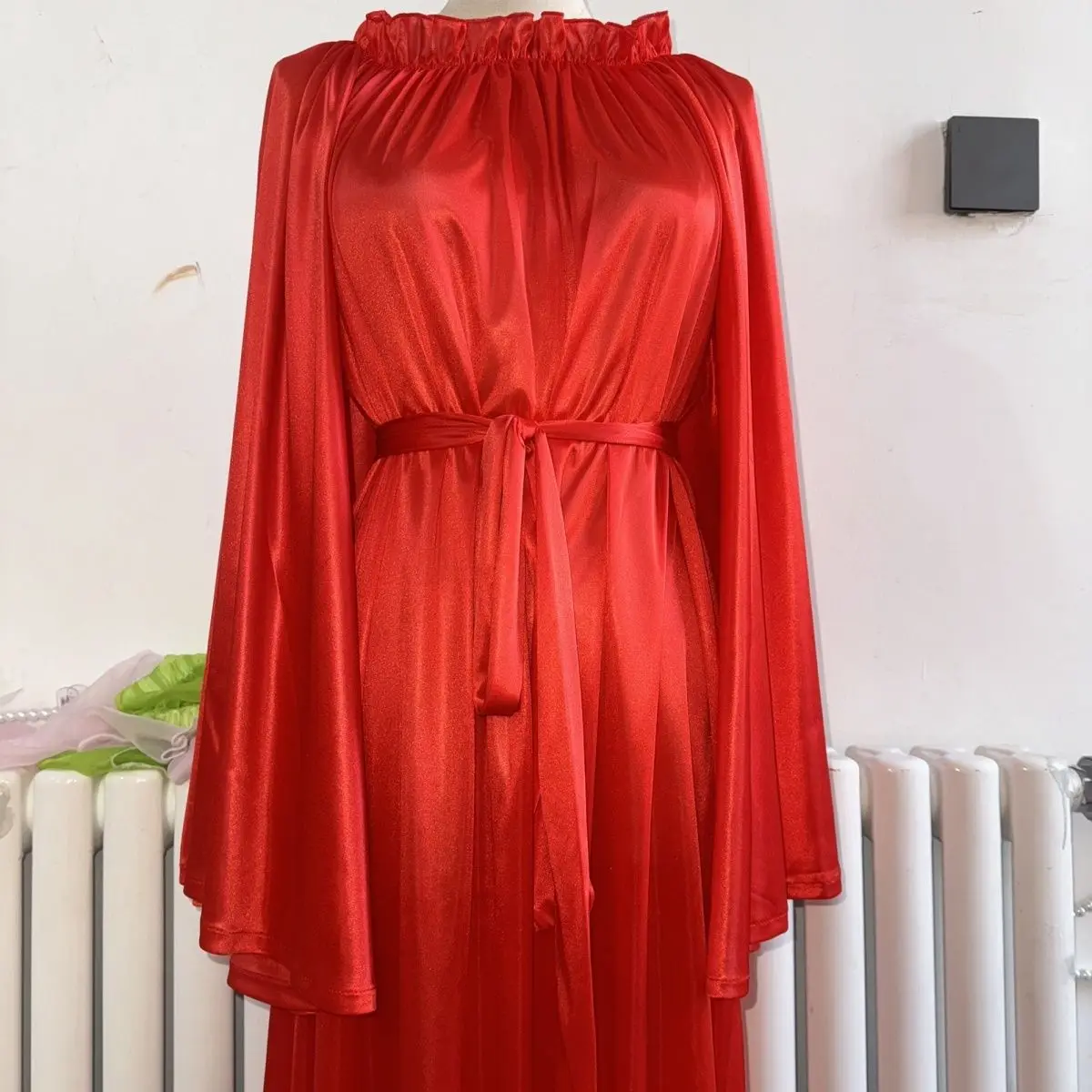 

Эластичная шелковистая свободная ночная рубашка в форме веера из ледяного шелка для мужчин