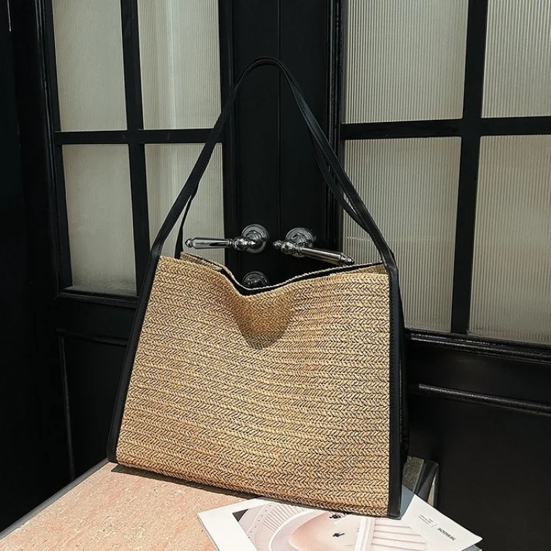 

High-End Elegant Classic Designer Bag For Women With Paris Fashion Inspiration And Messenger Function