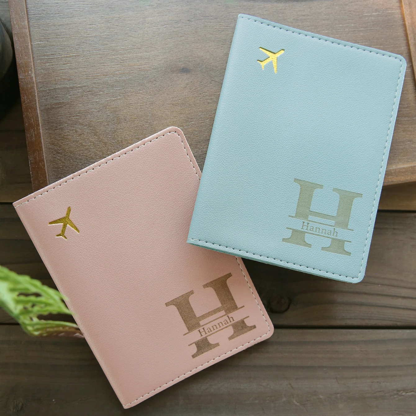 1 Uds. Porta pasaporte personalizado con nombre y letra inicial, funda de pasaporte de cuero tallada con láser elegante personalizada, clásica