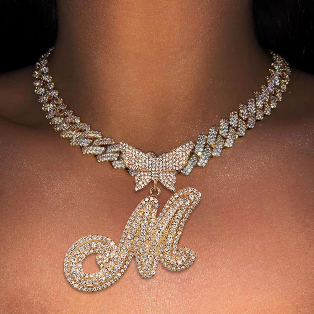 A-Z Initialen-Halskette für Damen, Schmetterling-Anhänger mit Kubanischer Kette, Gold- oder Silberfarbener Strass-Buchstaben-Schmuck – Detail 3