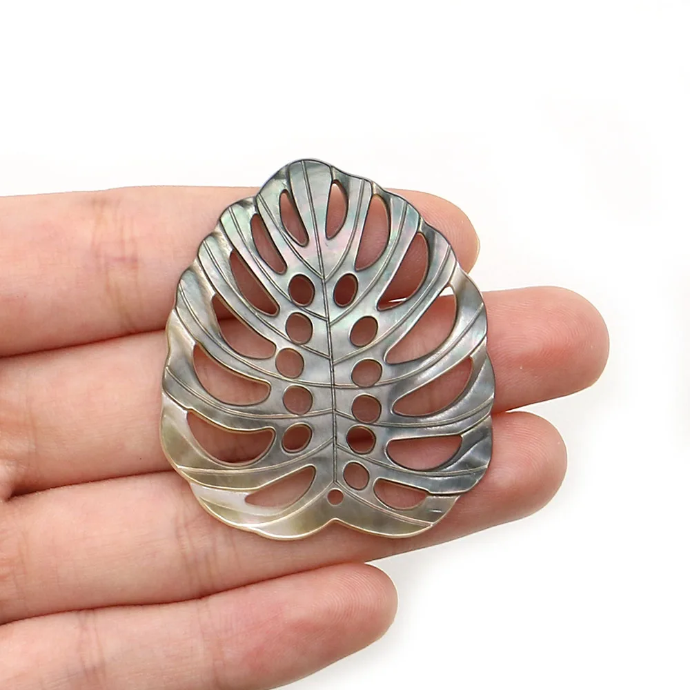 38x43mm Natural Shell Leaf-shaped Hollow-out Pendant Single-sided Iridescent Black Mother-of-Pearl Porous Charm Accessories