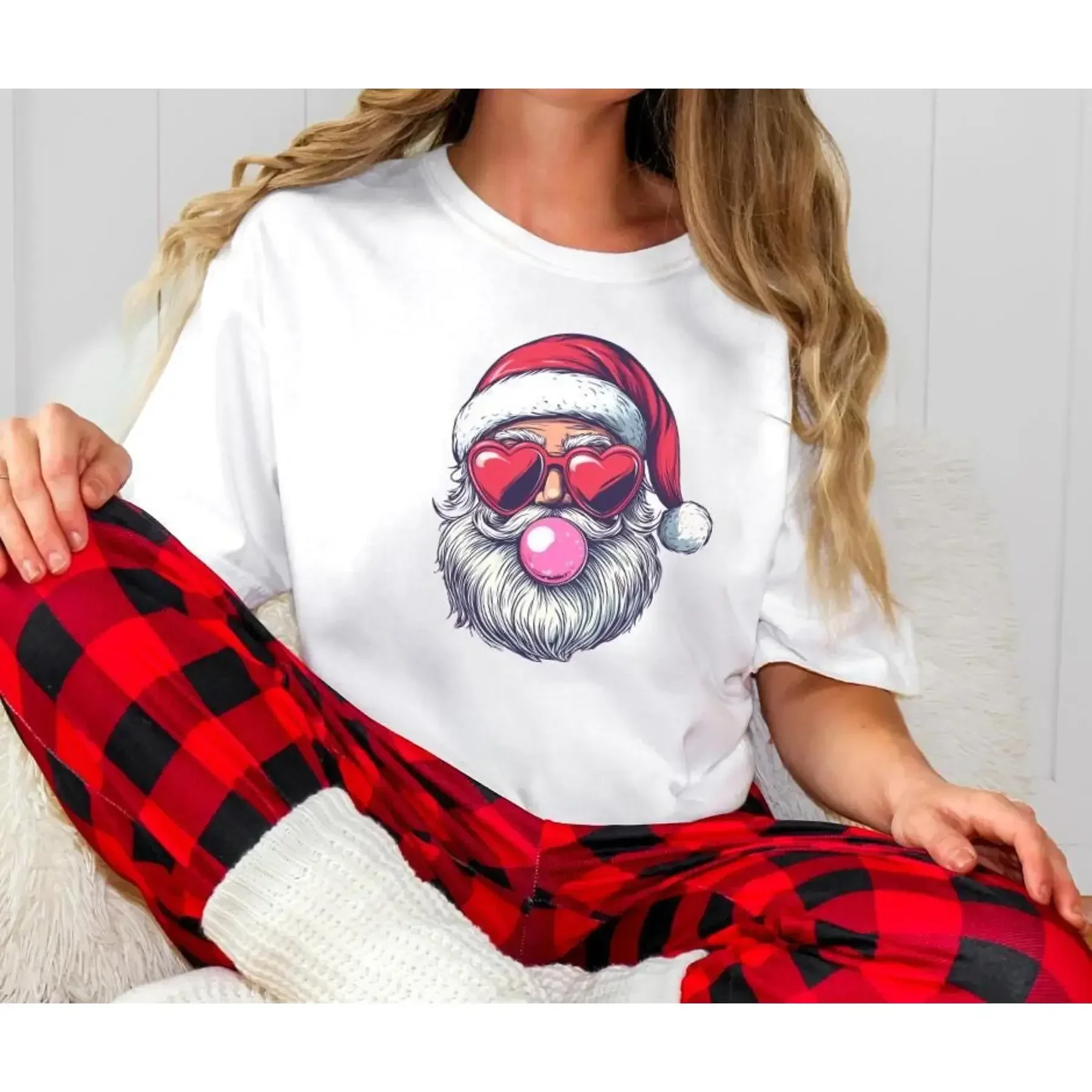 T Shirt Retro Santa Heart Eyes Bubble Gum Preppy Simple Christmas Cute Girly 50 Super Soft 670