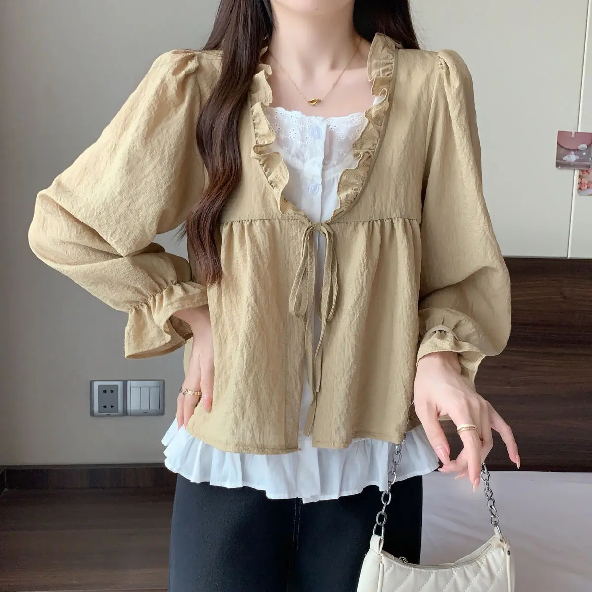 

Универсальная верхняя рубашка с длинными рукавами для женщин, осенняя одежда 202, новая модная и универсальная утягивающая искусственная одежда из двух предметов