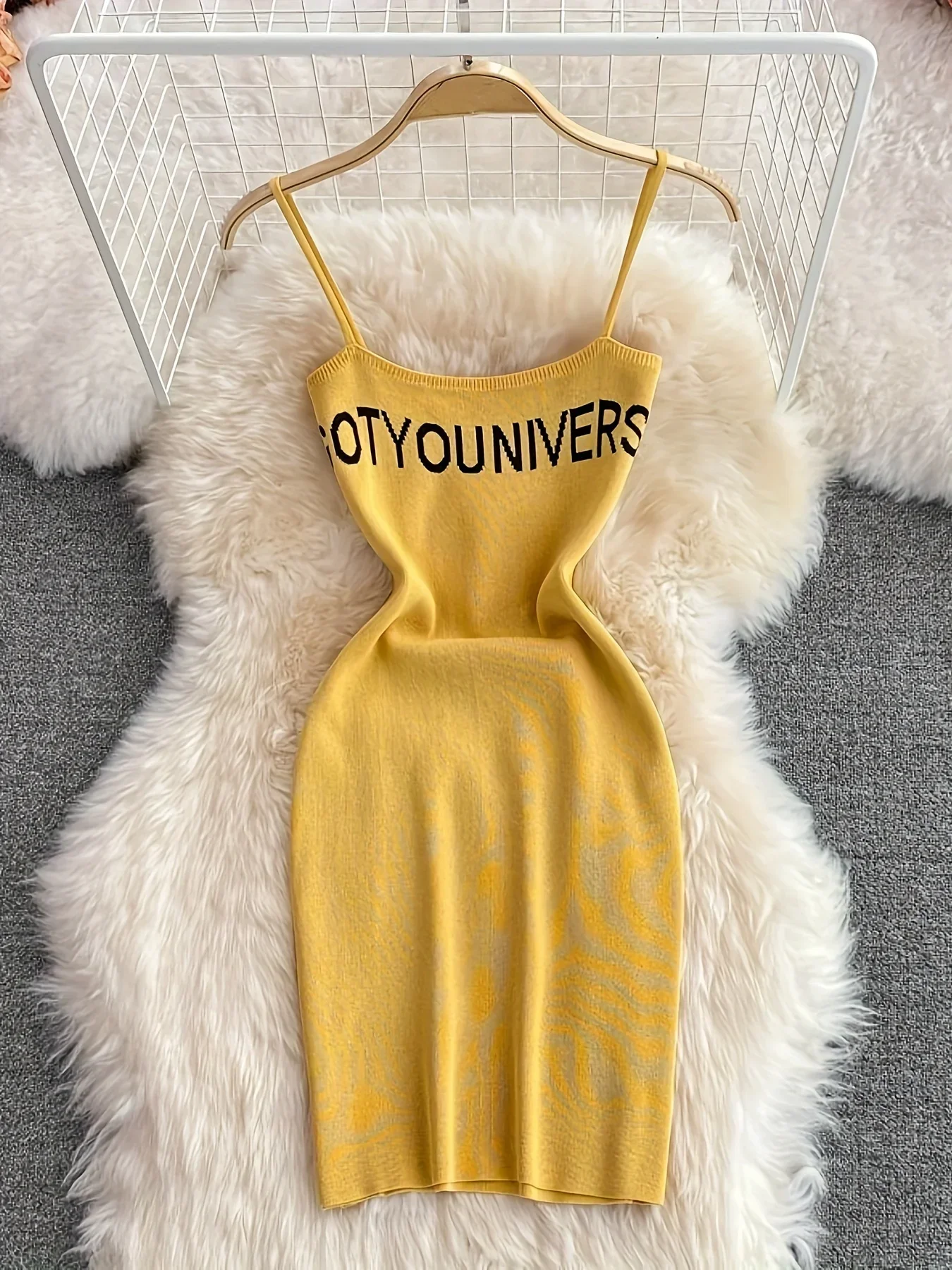 2026 Abito estivo verde con stampa di lettere Abito casual senza maniche aderente con spaghetti Abbigliamento donna Abiti prendisole corto