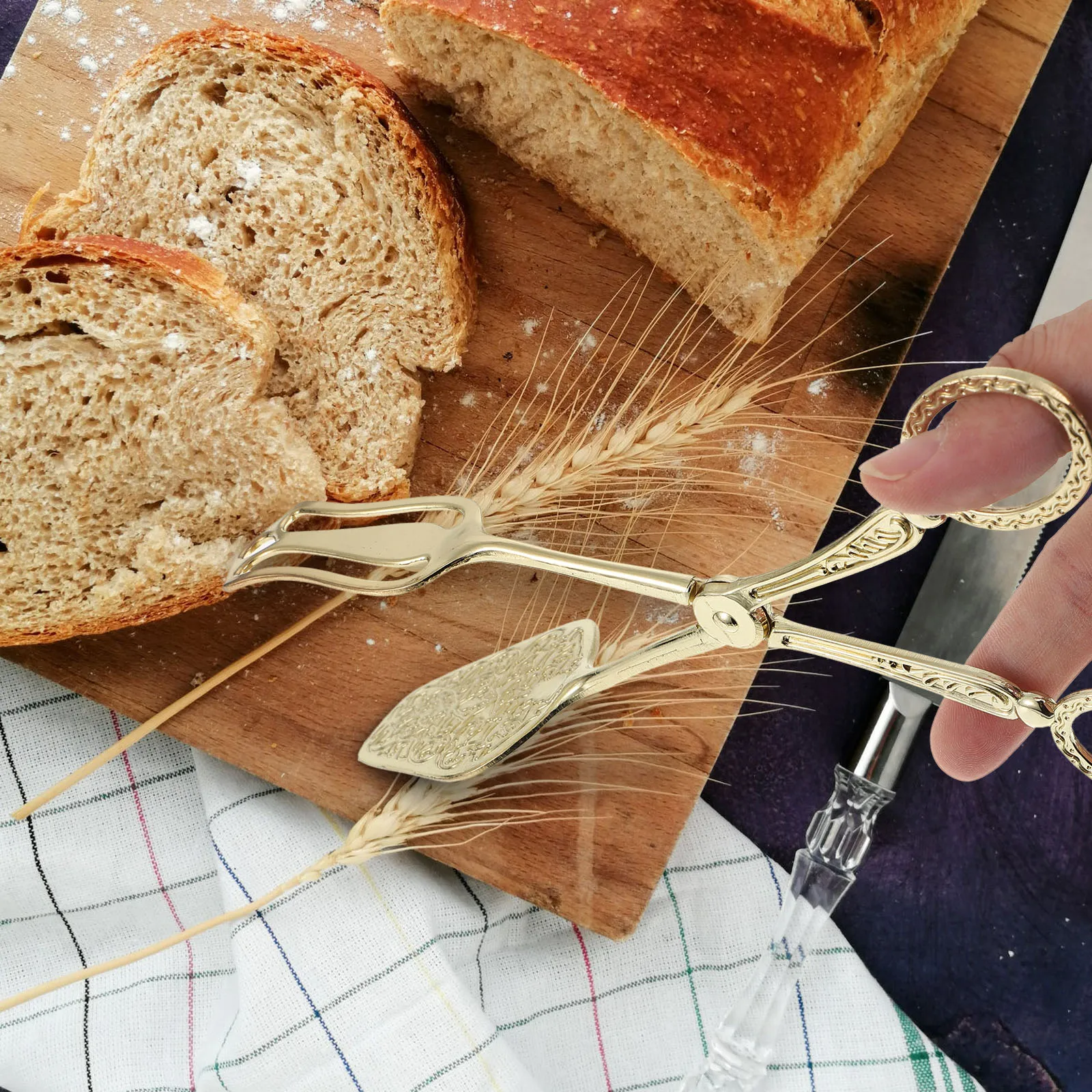 

1pc Long Handle Zinc Alloy Baking Tongs Anti-slip Food Tong Bread Clamp Kitchen Tool Cake Serving Hollow Design Easy for Outdoor