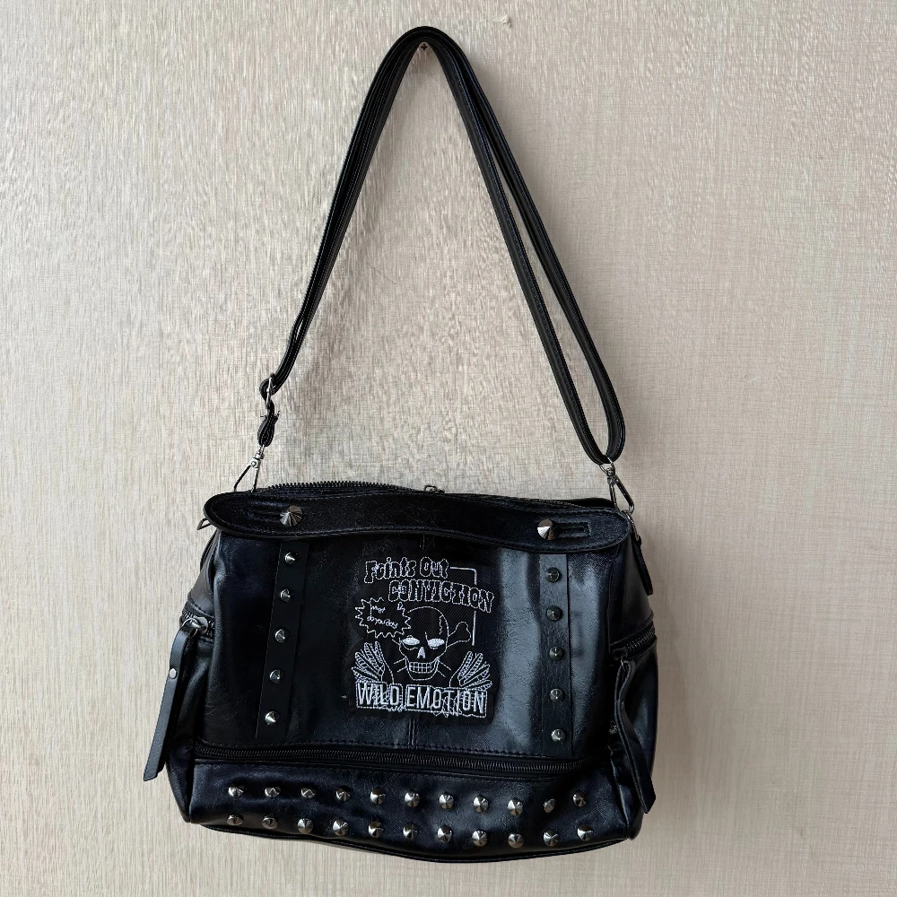 locomotive-bag-personalized-shoulder-bag-for-women-original-spice-girl-handbag-american-punk-rock-skull-rivet-bag-crossbody-bags