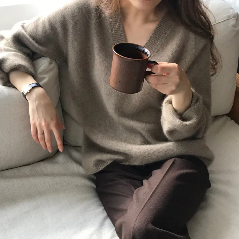 2022 autumn winter new Korean version of goat sweater V-neck simple short sweater loose languid lazy knit foundation sweater