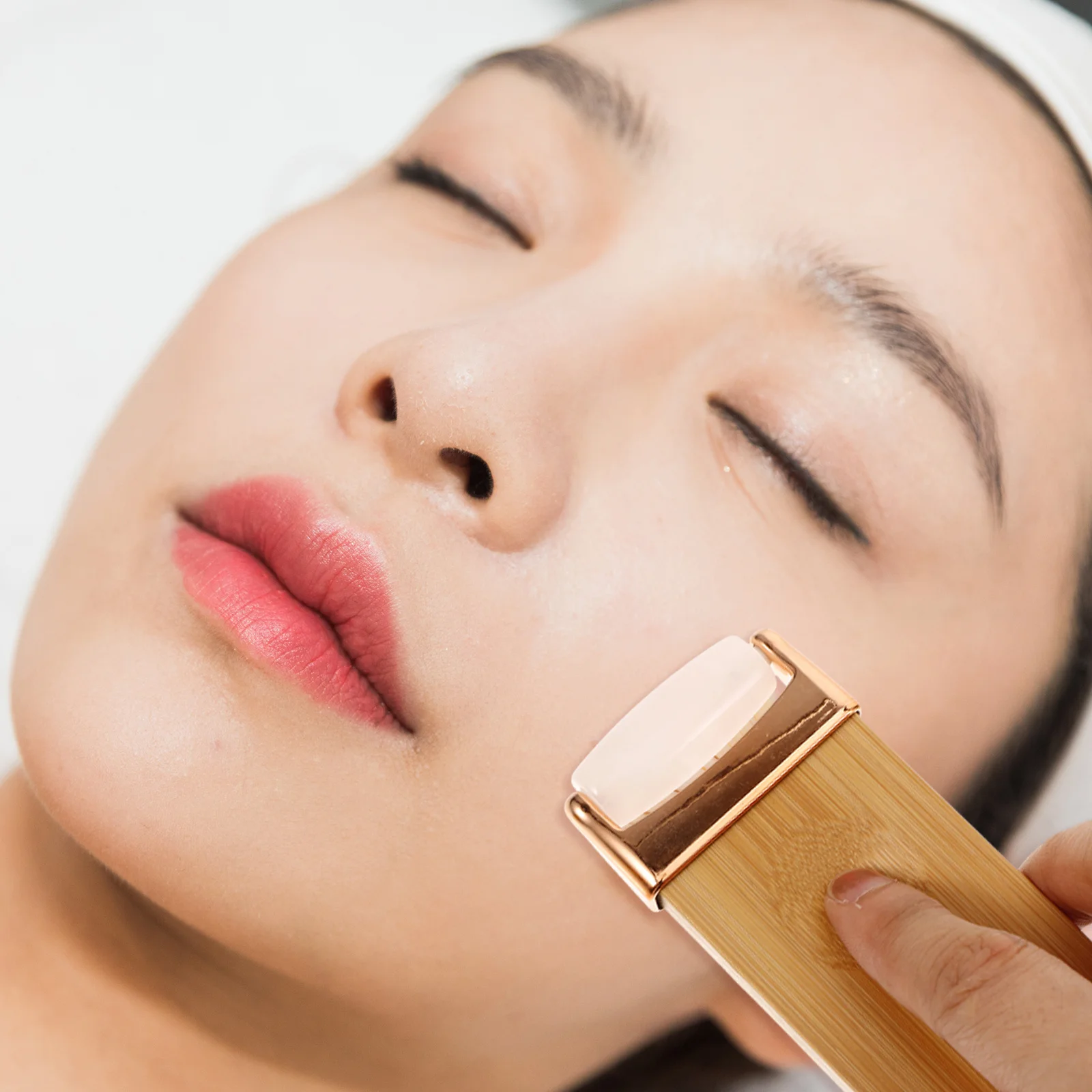 ลูกกลิ้งนวดหน้าหยก ด้ามไม้ หินกัวซา อุปกรณ์ดูแลผิวหน้า นวดหน้า บรรเทาอาการปวดตา ลูกกลิ้งนวดพกพาสำหรับผู้หญิง