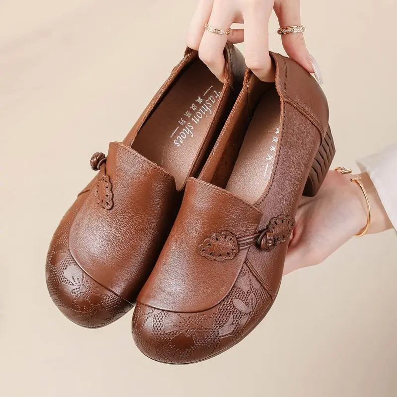 

2025 Carving Genuine Leather Shoes Women Vintage Block Heel Pumps Round Toe Slip On Chunky Luxury Elegant Shoes Woman Mid Heels