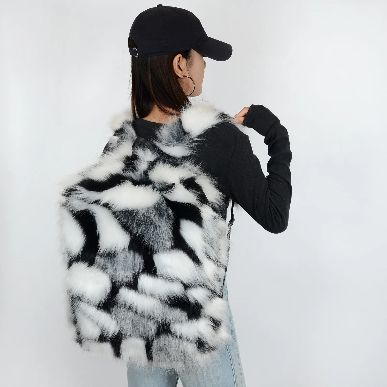 Neuer Kunstfell-Rucksack mit großem Fassungsvermögen, Unisex, Herbst-Winter-Reisetasche, Plüsch-Umhängetasche, supergroßer Rucksack aus weichem Stoff, Unisex – Detail 19