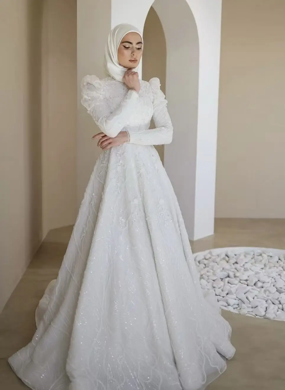 Jane Eyre Abito da sposa musulmano a trapezio con paillettes complete Collo alto Fidanzamento Manica lunga Abito da sposa con perline lucide Personalizzato