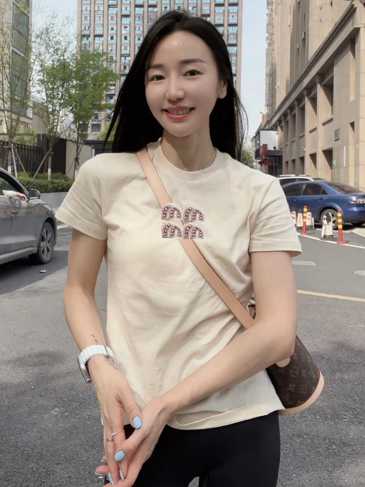 

Miu Sle Pure Cotton ort Sve T-irt with Rhinestones High-End Women's Faion Summer Top Straight Cut Classic Pattern